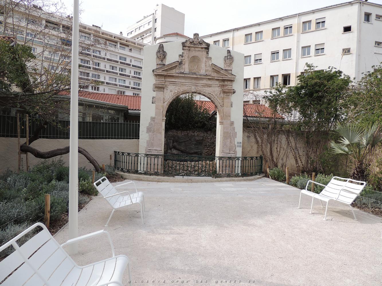 27 Monument le buveur d'eau.JPG -           